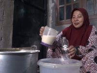 Emak-emak di Sumberjo Polman Tekuni Usaha Minuman Sari Kedelai Cuan Jutaan