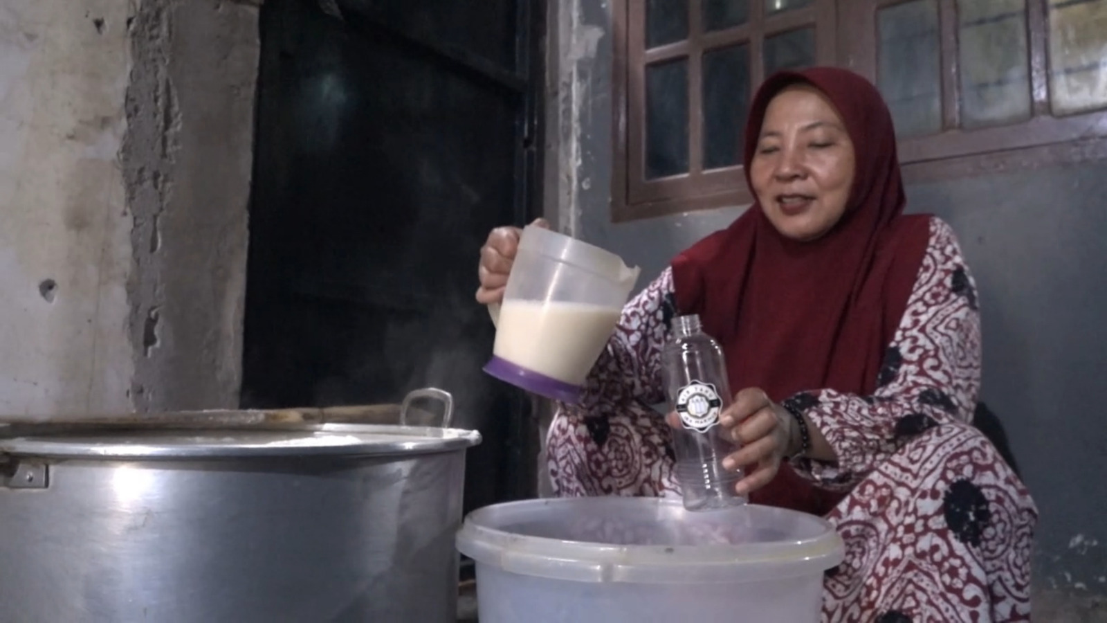 Emak-emak di Sumberjo Polman Tekuni Usaha Minuman Sari Kedelai Cuan Jutaan Emak-emak di Sumberjo Polman Tekuni Usaha Minuman Sari Kedelai Cuan Jutaan