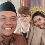 Viral ! Pemuda asal Amerika Jadi Muallaf demi Nikahi Pujaan Hati di Wonomulyo Polman IMG-20260211-WA0034