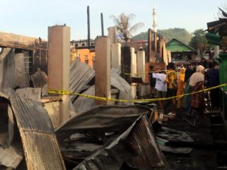 Kepanikan Warga Saat Lampu Padam Disusul Suara Ledakan Akibat Kebakaran di Polman