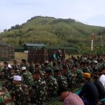 Batalyon TP 917 Keris Muda Mandar Gelar Sholat Idul Fitri Bersama Warga Beroangin sholat id