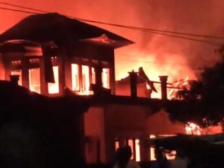 2 Rumah – 8 Motor Hangus Terbakar di Polman, Tak Ada Korban