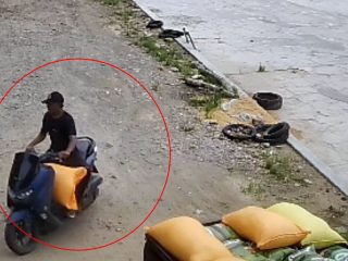 Pemuda Diamankan Usai Curi Sekarung Beras Untuk Bayar Utang di Polman, Aksinya Terekam CCTV