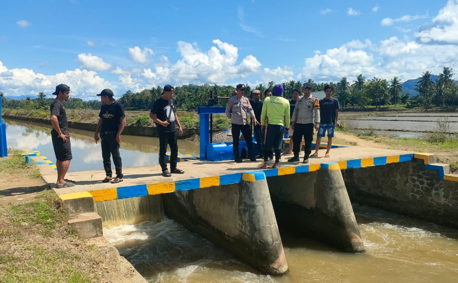2 Bocah Pria Tenggelam Dalam Saluran Irigasi di Polman, 1 Ditemukan Tewas 2 Bocah Pria Tenggelam Dalam Saluran Irigasi di Polman, 1 Ditemukan Tewas