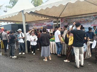 Warga Polman Serbu Pasar Murah Peringati Hari Buruh