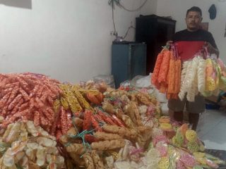 Kisah Mantan Penarik Becak Jadi Juragan Kerupuk Omset Jutaan di Polman