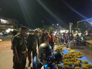 Satpol PP Sulbar Tertibkan Pedagang Musiman di Kawasan Arteri – Pantai Manakarra Mamuju