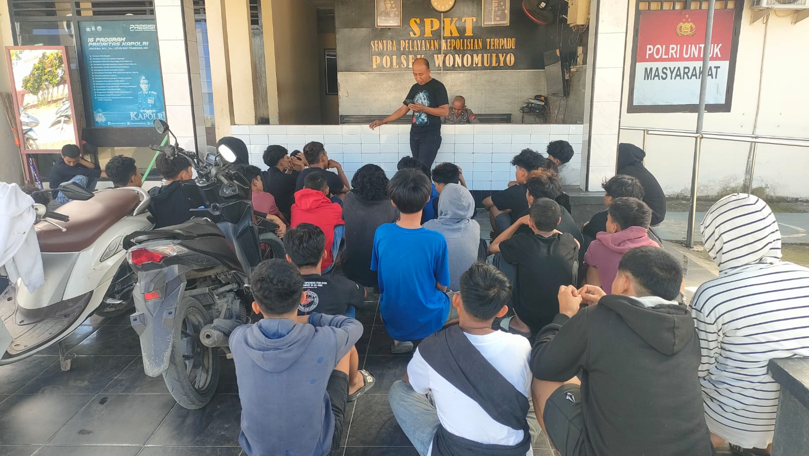 Lebih Humanis, Polres Polman Kedepankan Sanksi Sosial Bina Pemuda Diduga Hendak Tawuran Lebih Humanis, Polres Polman Kedepankan Sanksi Sosial Bina Pemuda Diduga Hendak Tawuran